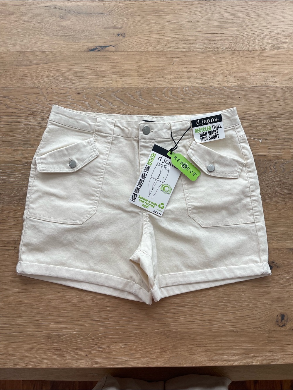 d. jeans Cream High-Waist Twill Midi Shorts with Front Flap Pockets